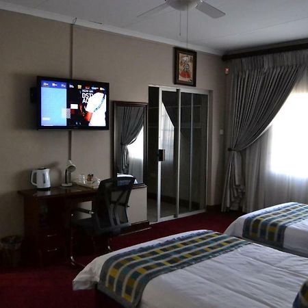 Bed and Breakfast Triple Palms Bed&Breakfast Gaborone Exterior foto