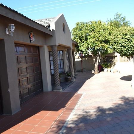 Bed and Breakfast Triple Palms Bed&Breakfast Gaborone Exterior foto