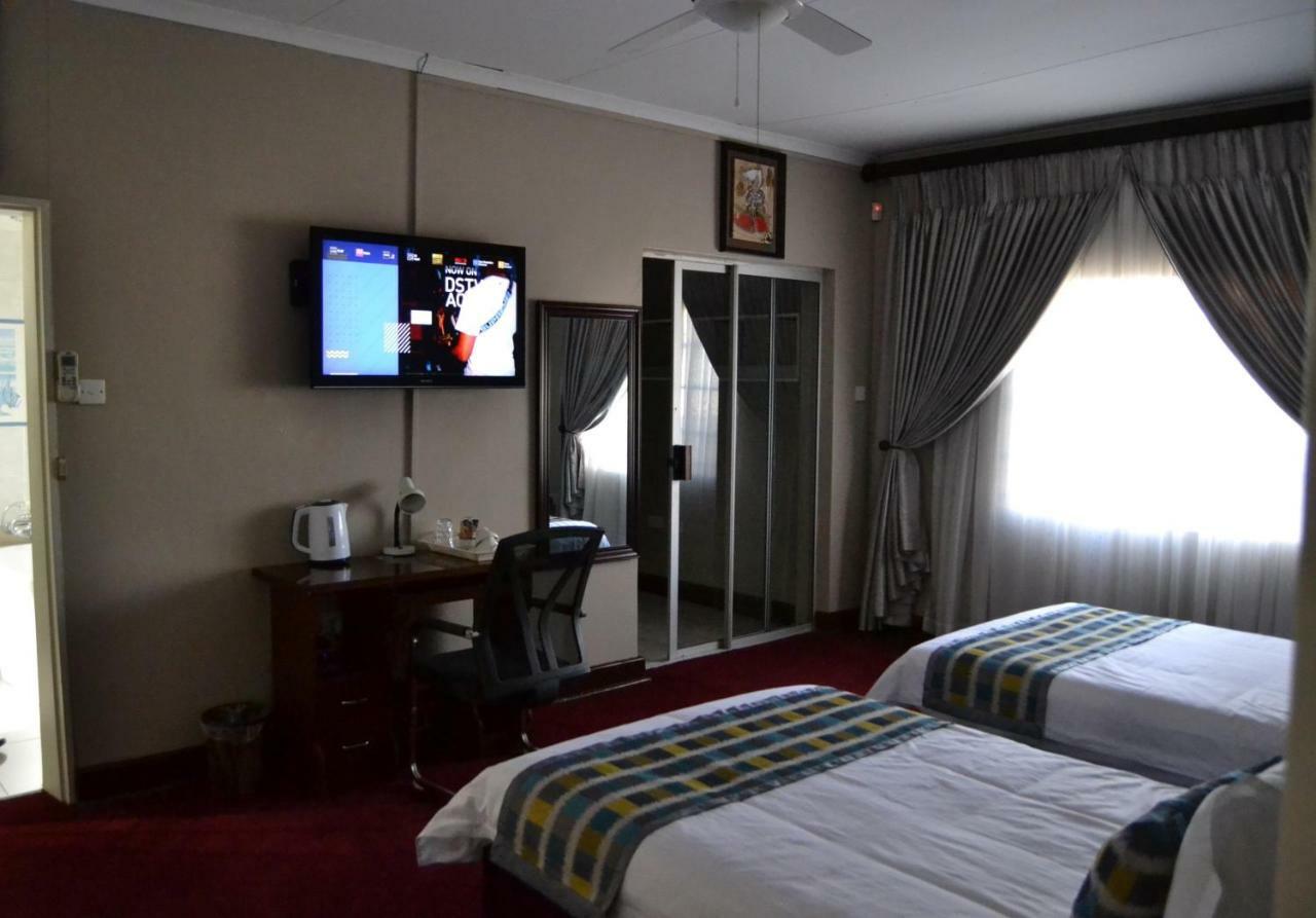 Bed and Breakfast Triple Palms Bed&Breakfast Gaborone Exterior foto